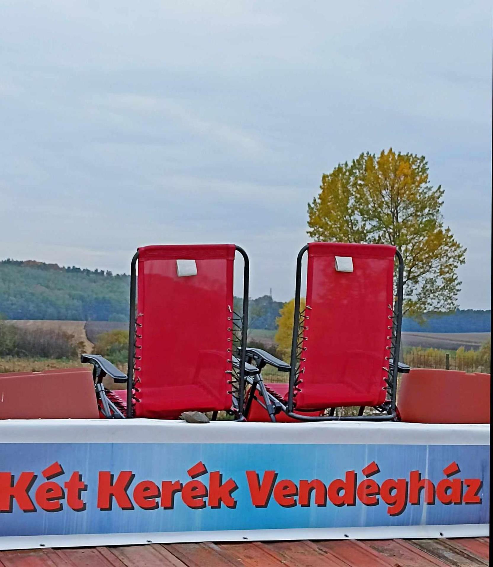 Апартаменти Ket Kerek Vendeghaz Patvarc Екстер'єр фото